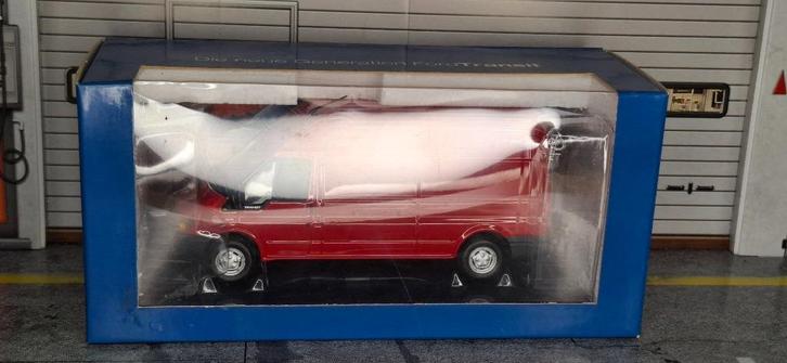 1.43 ford transit, Hobby en Vrije tijd, Modelauto's | 1:43, Zo goed als nieuw, Auto, MiniChamps, Ophalen of Verzenden