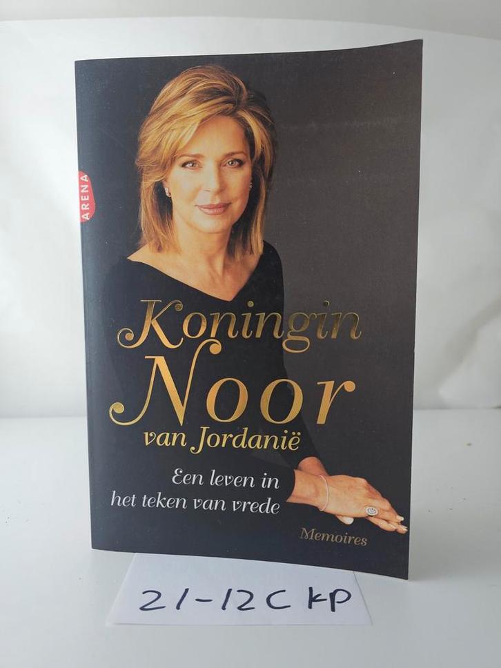 Koningin Noor van Jordanië - Biografie 2x, Boeken, Biografieën, Zo goed als nieuw, Politiek, Ophalen of Verzenden