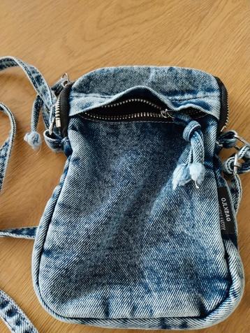 Klein spijkertasje. beschikbaar voor biedingen