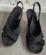 UGG Australia Zwarte Suede Sleehak Sandalen maat 39, UGG Australia, Zwart, Zo goed als nieuw, Sandalen of Muiltjes