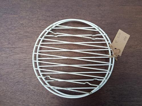 Witte brocante onderzetters (2 stuks), Antiek en Kunst, Curiosa en Brocante, Ophalen of Verzenden