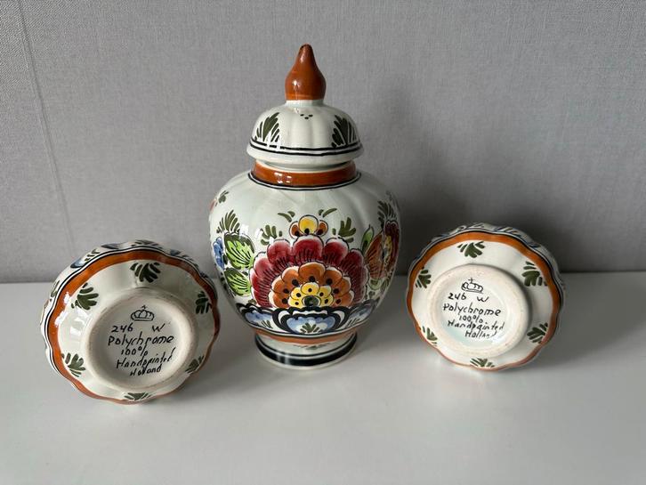 Handbeschilderde polychroom Delfts aardewerk set (3-delig), Antiek en Kunst, Antiek | Keramiek en Aardewerk, Ophalen