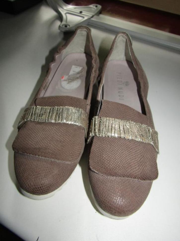 F1677 PIEDI NUDI mt 40 loafers instappers taupe goud reptiel, Kleding | Dames, Schoenen, Zo goed als nieuw, Instappers, Overige kleuren