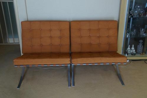 2 unieke Barcelona Chairs Ludwig Mies van der Rohe Alivar, Huis en Inrichting, Fauteuils, Gebruikt, Leer, Metaal, 50 tot 75 cm