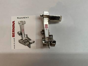 Bernina Naaimachine Voetjes en diverse spoelen beschikbaar voor biedingen