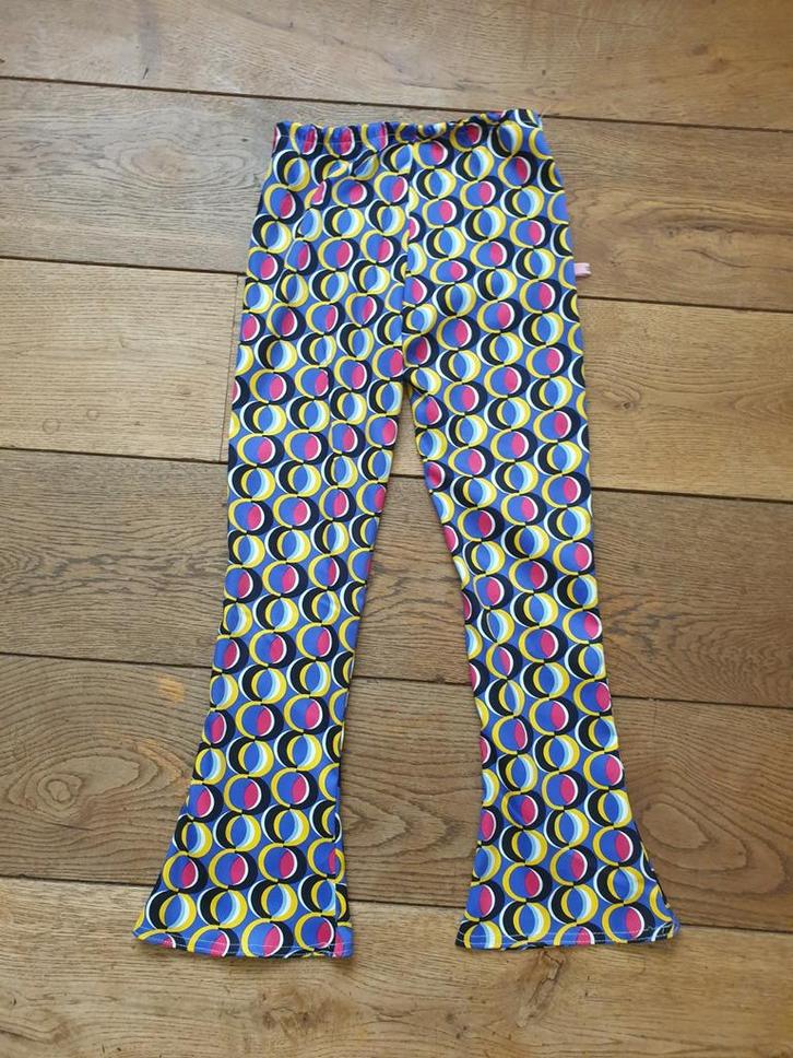 Mooie gekleurde flared broek maat 134/140, Kinderen en Baby's, Kinderkleding | Maat 134, Nieuw, Meisje, Broek, Ophalen of Verzenden