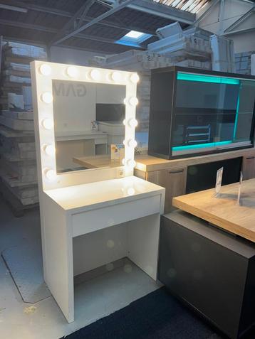 SHOWMODEL MAKE UP TAFEL HOOGGLANS  beschikbaar voor biedingen