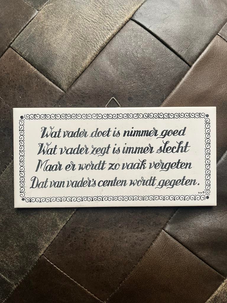 Vintage porseleinen wandtegel met Nederlandse spreuk “vader”, Antiek en Kunst, Ophalen of Verzenden