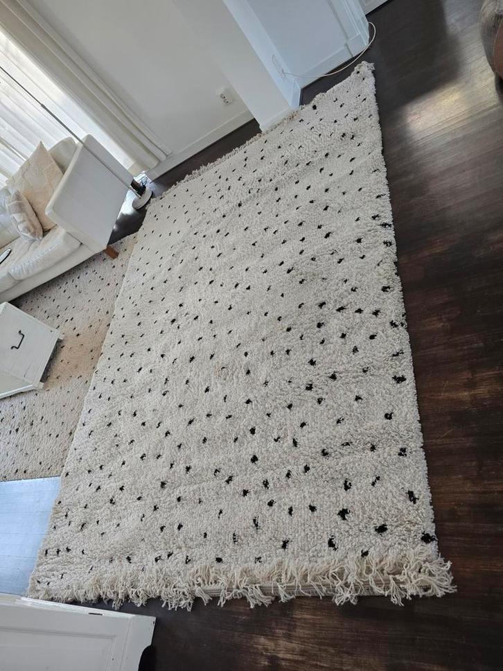 2 vloerkleden Karwei crème met zw.stippen - Nieuw & Gebruikt, Huis en Inrichting, Stoffering | Tapijten en Kleden, Nieuw, 150 tot 200 cm