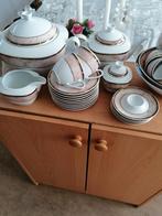 Compleet Servies - Elegant Design, Huis en Inrichting, Ophalen of Verzenden, Zo goed als nieuw, Overige stijlen, Porselein