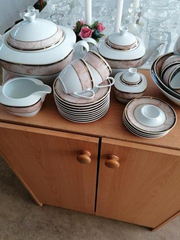Compleet Servies - Elegant Design beschikbaar voor biedingen