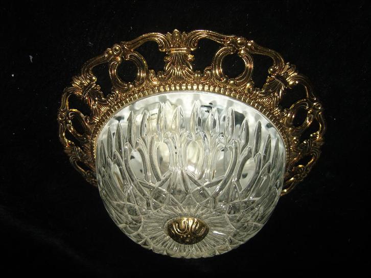 Oude plafonniere met kristallenglaskap en open gewerkte rand, Huis en Inrichting, Lampen | Plafondlampen, Ophalen of Verzenden