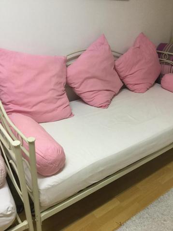 Een persoon bed beschikbaar voor biedingen