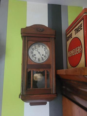 Wandklok houten klok loopt goed junghans beschikbaar voor biedingen
