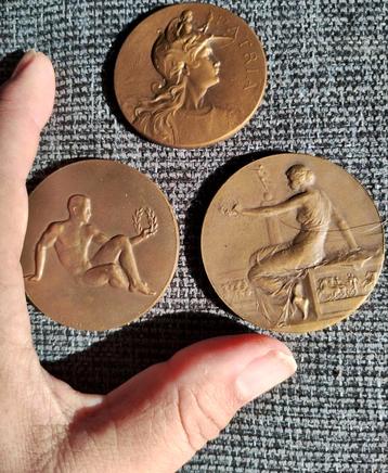 3 Franse Historische Bronzen Penningen beschikbaar voor biedingen
