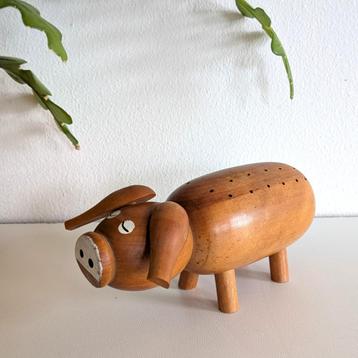 Vintage houten varken. Beeld varkentje van hout  beschikbaar voor biedingen