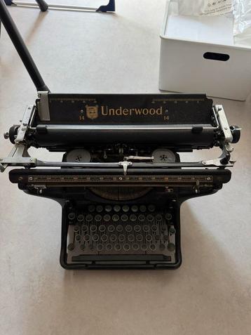 Antieke Underwood Typemachine beschikbaar voor biedingen