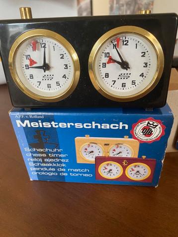 Schaakklok beschikbaar voor biedingen