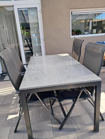 Tuinset met 4 stoelen beschikbaar voor biedingen