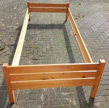 Kajuitbed grenen met verstelbare lattenbodem beschikbaar voor biedingen