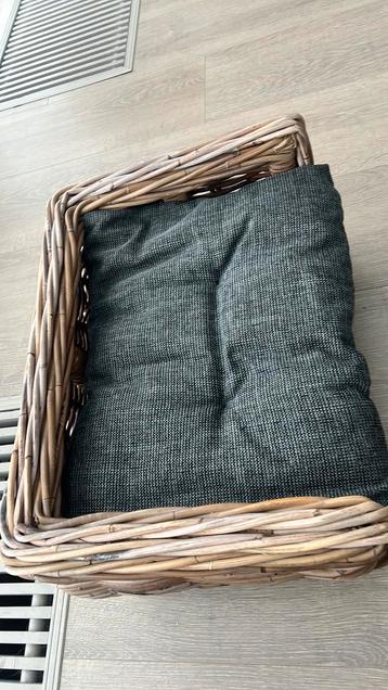 Hondenmand nieuw beschikbaar voor biedingen