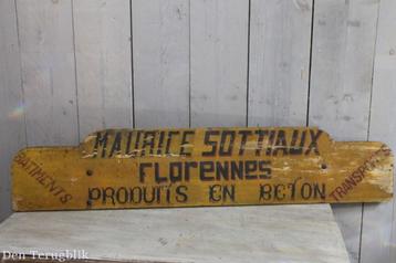 Oud houten reclamebord beschikbaar voor biedingen