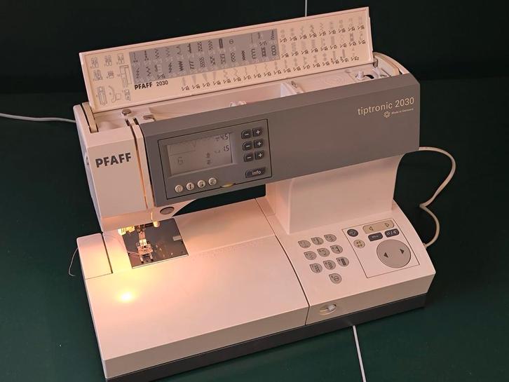 Pfaff 2030 met IDT, alfabet, Denim, leer, izgst., Hobby en Vrije tijd, Naaimachines en Toebehoren, Zo goed als nieuw, Naaimachine
