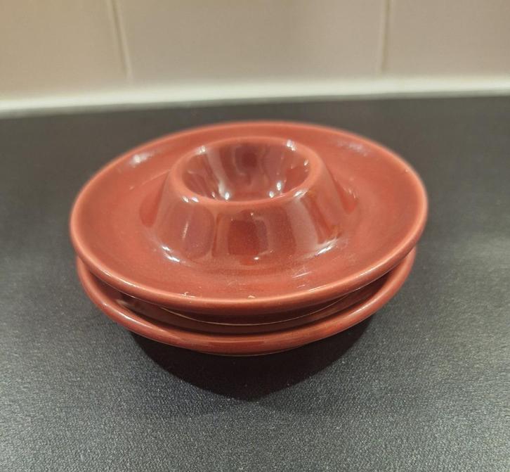 2 Aardewerk Eierdopjes., Huis en Inrichting, Keuken | Servies, Zo goed als nieuw, Overige typen, Overige stijlen, Aardewerk, Ophalen of Verzenden
