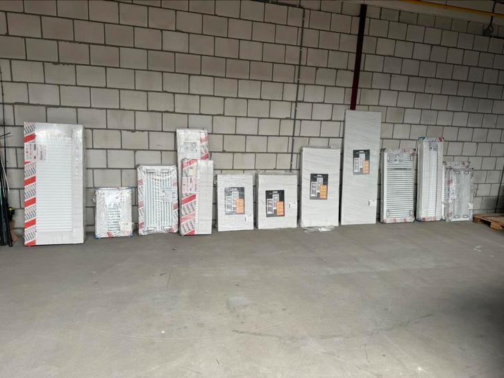 Restpartij nieuwe radiatoren 21 stuks, Doe-het-zelf en Verbouw, Verwarming en Radiatoren, Nieuw, Radiator, 800 watt of meer, 30 tot 80 cm