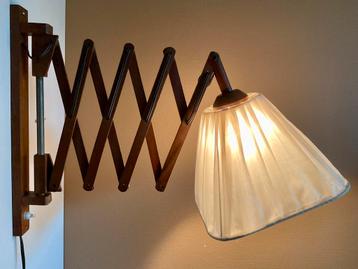 Vintage houten schaarlamp met vierkante stoffen kap beschikbaar voor biedingen