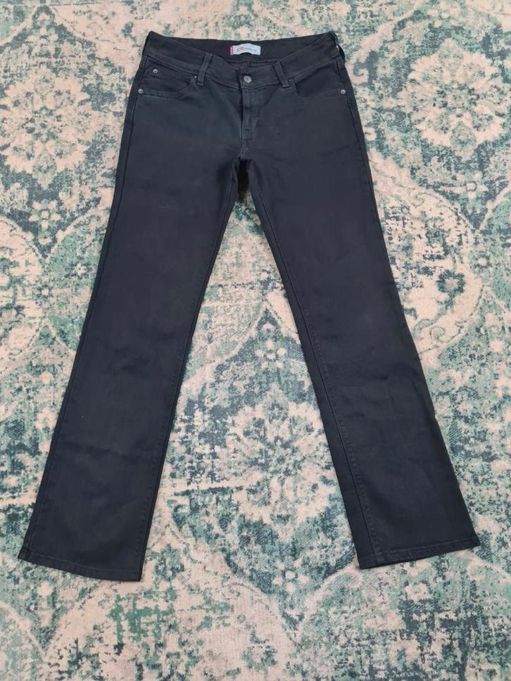 570 Levi's straight fit W32 L32 WMN Tulsi3232 Zwart, Kleding | Dames, Spijkerbroeken en Jeans, Zo goed als nieuw, W30 - W32 (confectie 38/40)