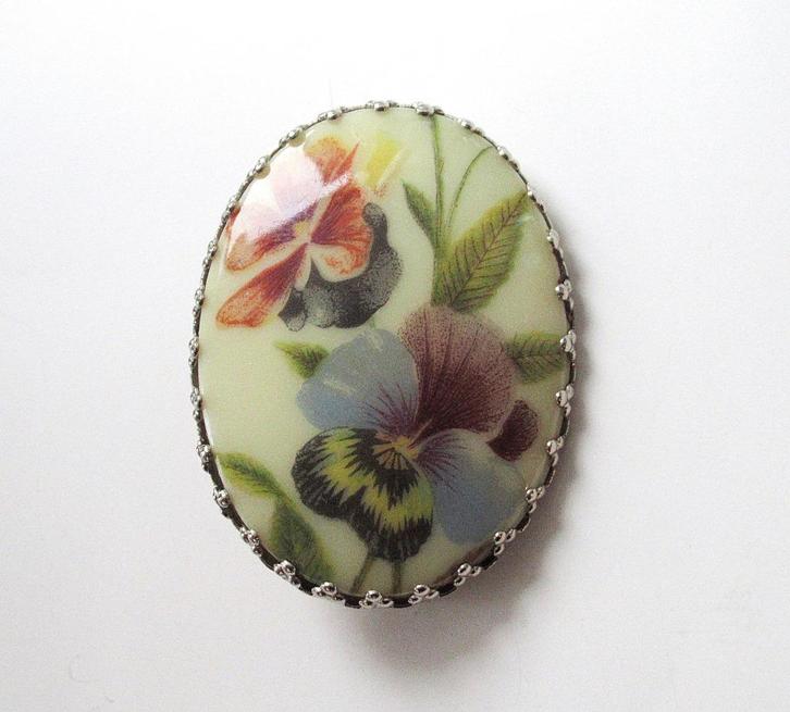 Vintage romantische broche met violette bloemen uit de '70, Sieraden, Tassen en Uiterlijk, Broches, Ophalen of Verzenden