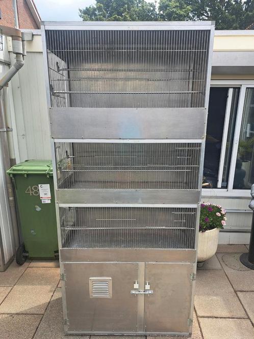Aluminium blok met 3 grote kooien, Dieren en Toebehoren, Vogels | Hokken en Kooien, Gebruikt, Broedkooi of Kweekkooi, Aluminium