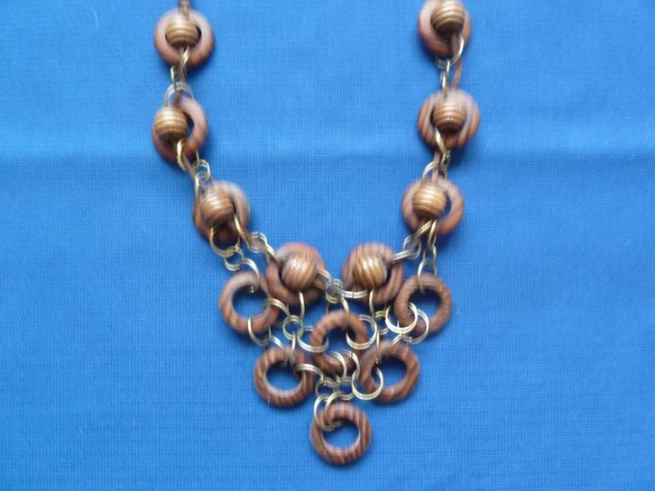 houten kralen ketting nog nieuw, Sieraden, Tassen en Uiterlijk, Kettingen, Nieuw, Overige materialen, Bruin, Ophalen of Verzenden