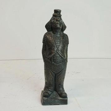 Clown sculptuur van klei. beschikbaar voor biedingen