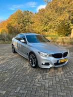 BMW 3-SERIE GT (f34) 320I Aut8 2015 Grijs, Auto's, BMW, Origineel Nederlands, Te koop, Zilver of Grijs, 5 stoelen