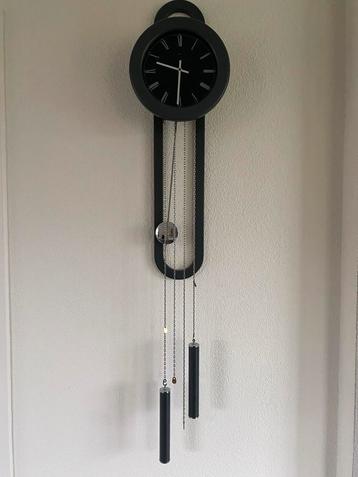 Wandklok met Pendule beschikbaar voor biedingen