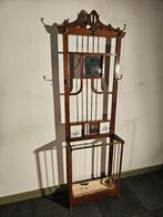 Oude houten staande muur kapstok met paraplubak, Ophalen