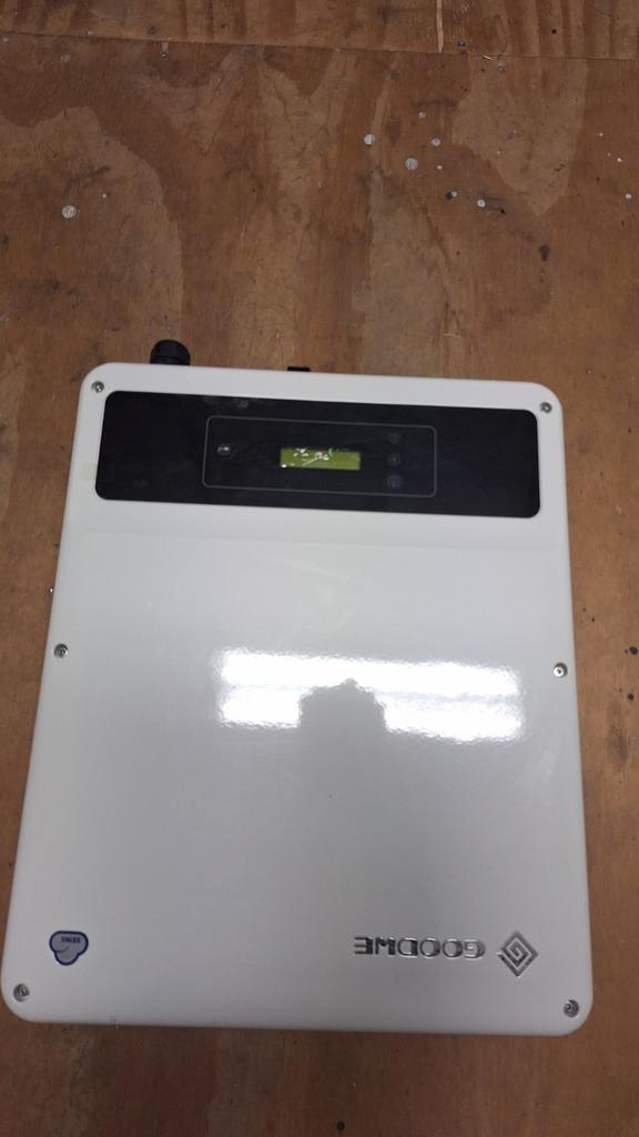 Goodwe Omvormer GW4200D-NS, Doe-het-zelf en Verbouw, Zonnepanelen en Toebehoren, Gebruikt, Overige typen, 200 wattpiek of meer