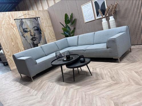 ZGAN Montel Design Hoekbank - Grijs - 275 x 250, Huis en Inrichting, Banken | Bankstellen, Zo goed als nieuw, Hoekbank, Vierpersoons of meer