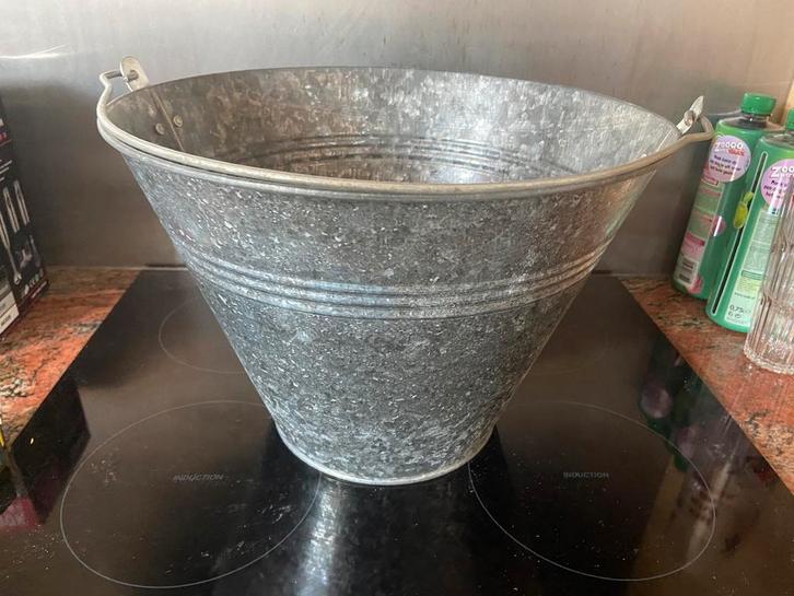 Mooie grote zinken emmer antiek plantenbak, Huis en Inrichting, Emmers, Zo goed als nieuw, Kunststof, Ophalen of Verzenden