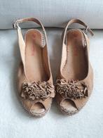 Mooie suede espadrilles van MACARENA      maat 37, Kleding | Dames, Schoenen, Bruin, Verzenden, Zo goed als nieuw, Espadrilles of Moccasins