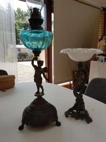 olielamp antiek met glazen kap en andere objecten beschikbaar voor biedingen