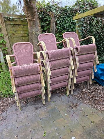 14 goede terrasstoelen beschikbaar voor biedingen