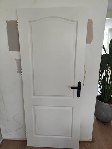 Stompe witte binnendeur, 198x82,4. Met loopslot beschikbaar voor biedingen