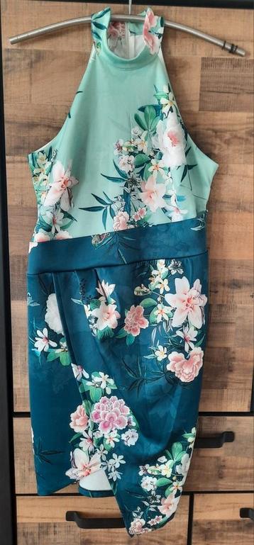 Mooie jurk met halter en bloemen maat 40 / 42 beschikbaar voor biedingen