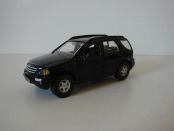 Mercedes-Benz ML 320 zwart schaal 1:43 beschikbaar voor biedingen