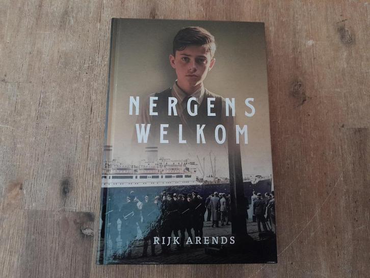 Rijk Arends/ Nergens welkom, Boeken, Oorlog en Militair, Zo goed als nieuw, Ophalen of Verzenden