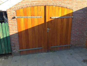 Garagedeur (boog) beschikbaar voor biedingen