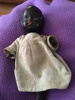 Antiek donkere popje met oud jurkje aan/gemerkt., Verzamelen, Poppen, Ophalen of Verzenden, Gebruikt, Pop